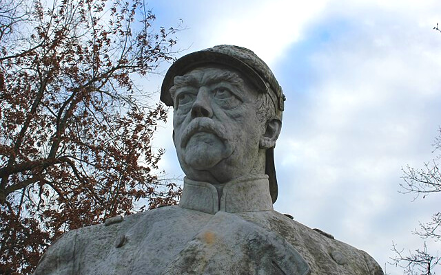 Statue von Bismarck am Wannsee - ein Denkmal für den alten Reichskanzler